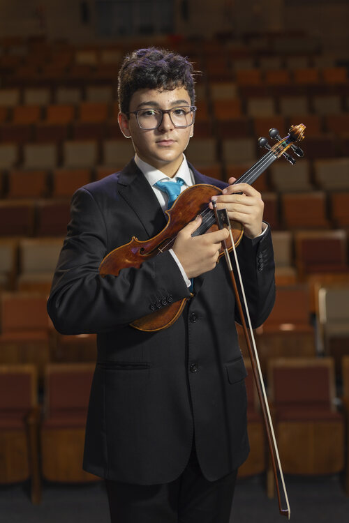 João Marcos Simon Paulini com violino